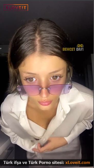 Tango ily ifşa Genç gözlüklü kız meme açtı